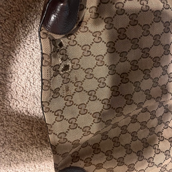 Authentic Gucci tote with reinforced corners - Picture 3 of 13